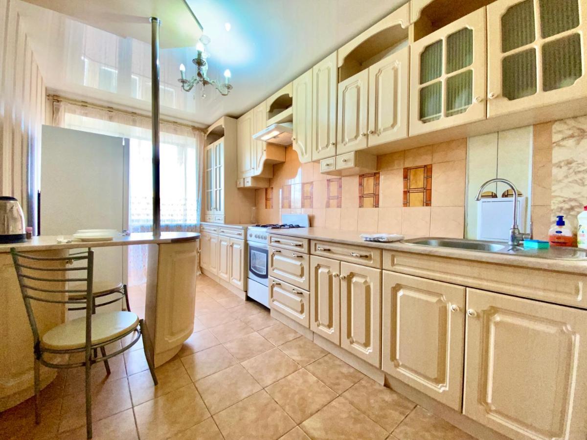 Apartpoltava: Elegant Center Near Chestnut Alley Apartment *
