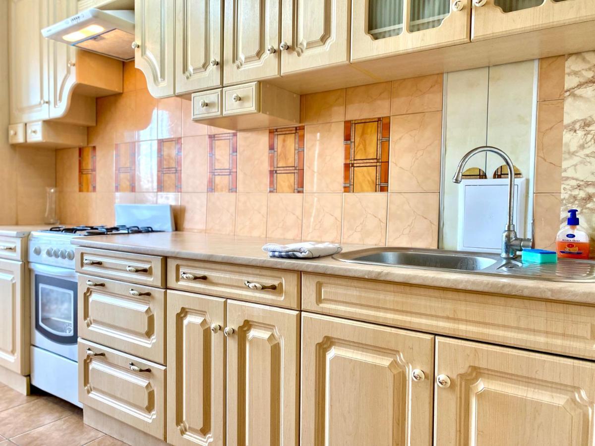 Apartpoltava: Elegant Center Near Chestnut Alley Apartment Poltava