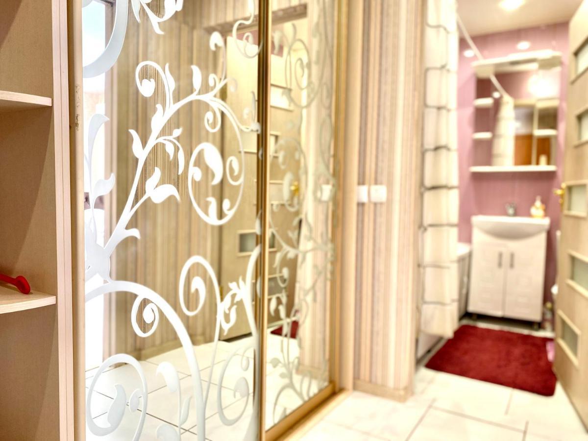 Apartpoltava: Elegant Center Near Chestnut Alley Apartment