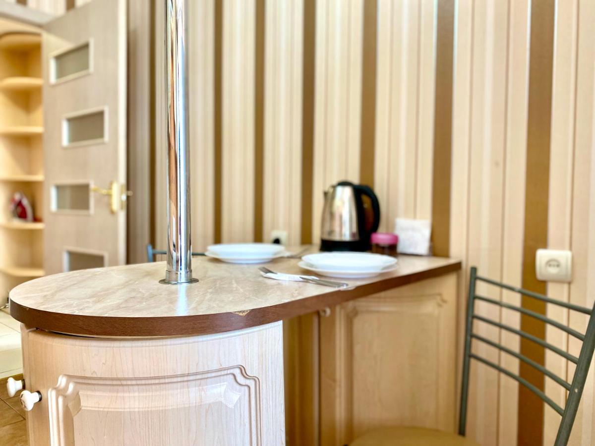 Apartment Apartpoltava: Elegant Center Near Chestnut Alley