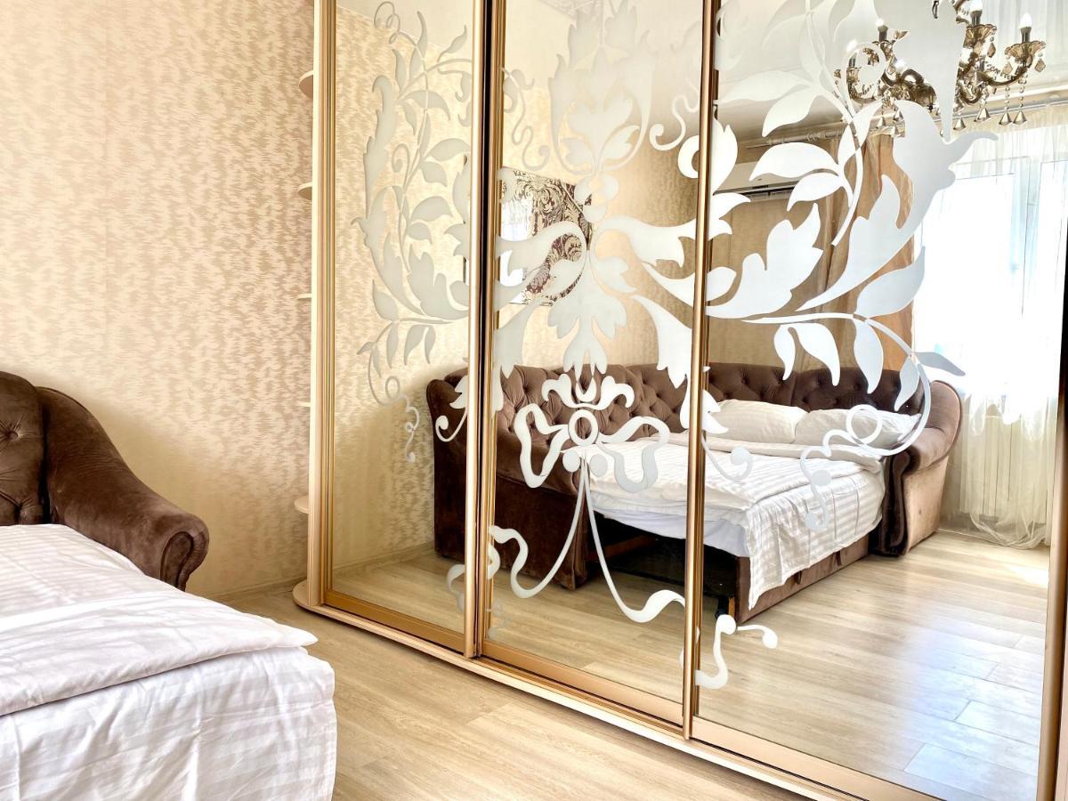 Apartpoltava: Elegant Center Near Chestnut Alley