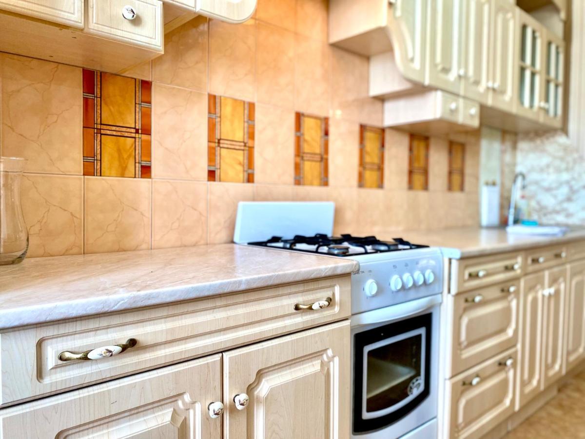 Apartpoltava: Elegant Center Near Chestnut Alley Apartment Poltava